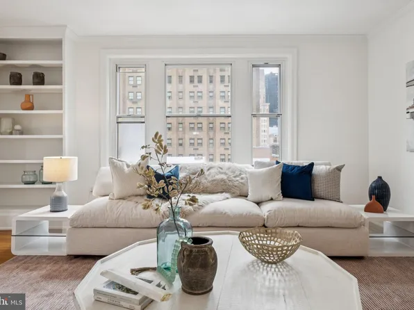 250 S 17th St APT 501, Philadelphia, PA 19103