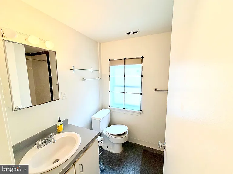 1209 Locust St #3F — Photo 10