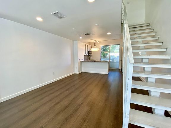 3rd image of 1600 Michigan Ave APT 8