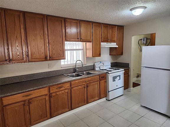 5th image of 19141 NW 34th Ct