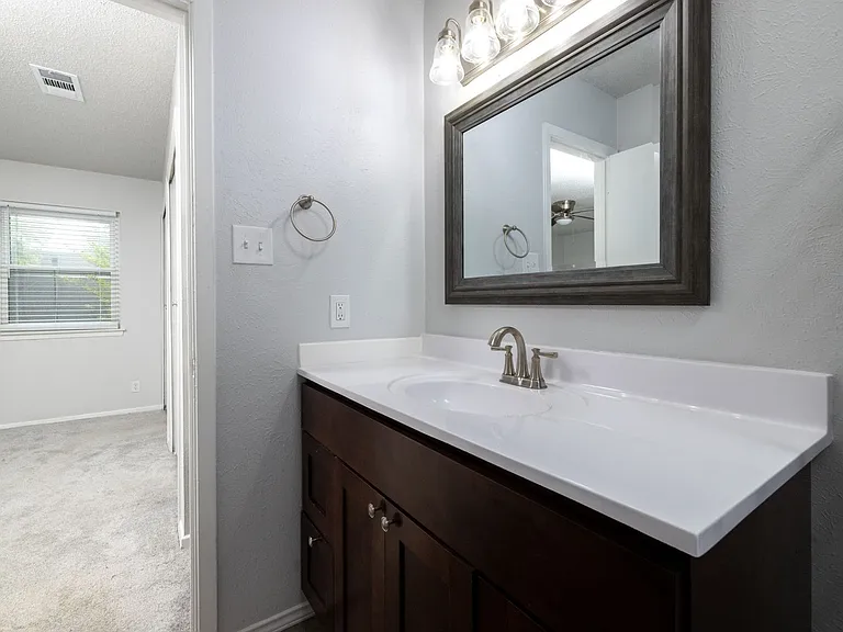 2438 N Graham Dr — Photo 8