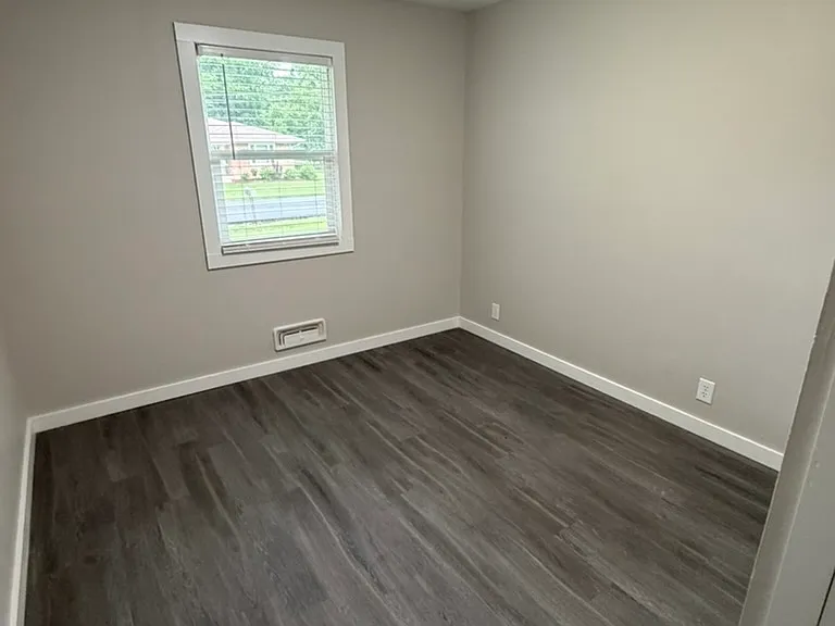 391 Lakeview Dr — Photo 9