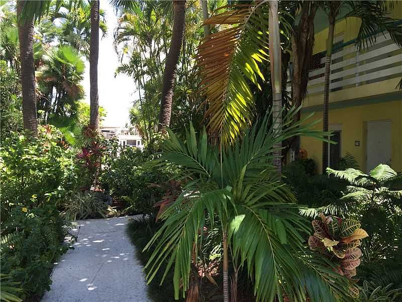 2nd image of 1525 SE 15th St APT 1