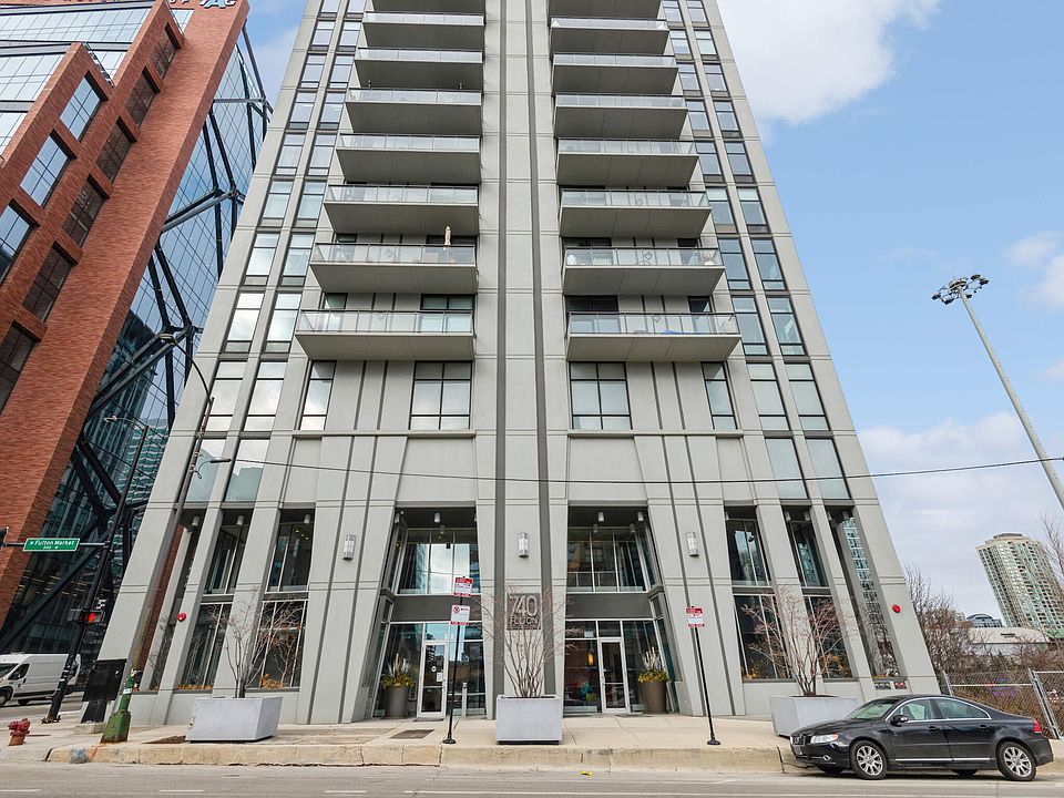 740 W Fulton Exterior
