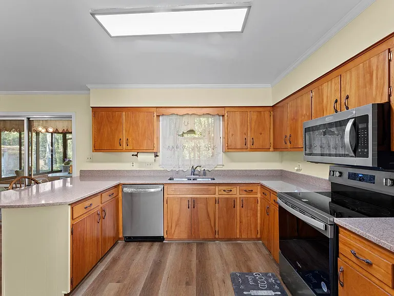 1115 Gardendale Dr — Photo 10