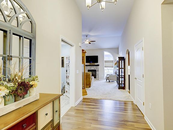 2nd image of 910 Yorktown Road