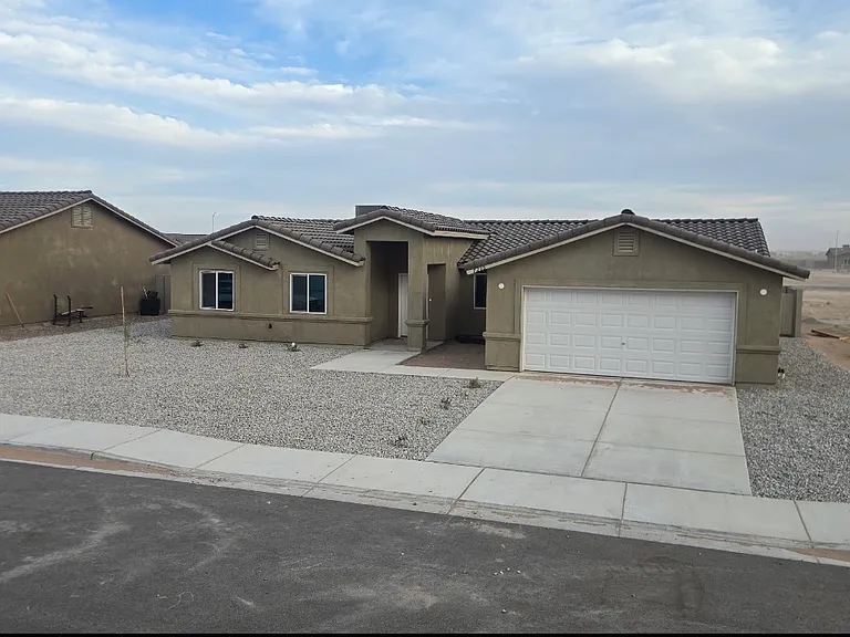 7215 E 44th Ln — Photo 16