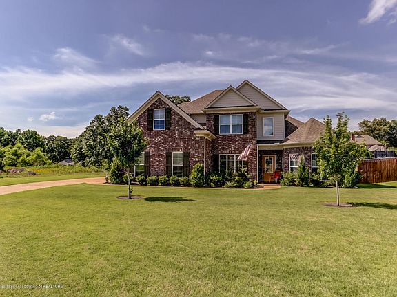 2nd image of 1304 Heritage Cir N