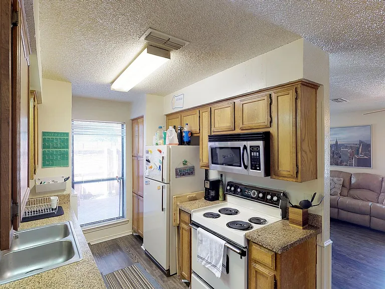 521 W Sycamore St — Photo 28