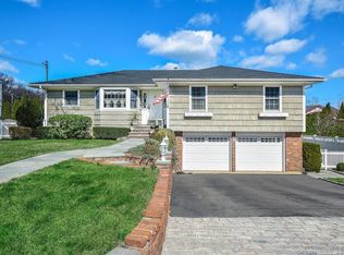 9 Michael F St, Locust Valley, NY 11560