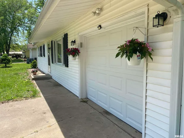 107 Locust St, Meredosia, IL 62665