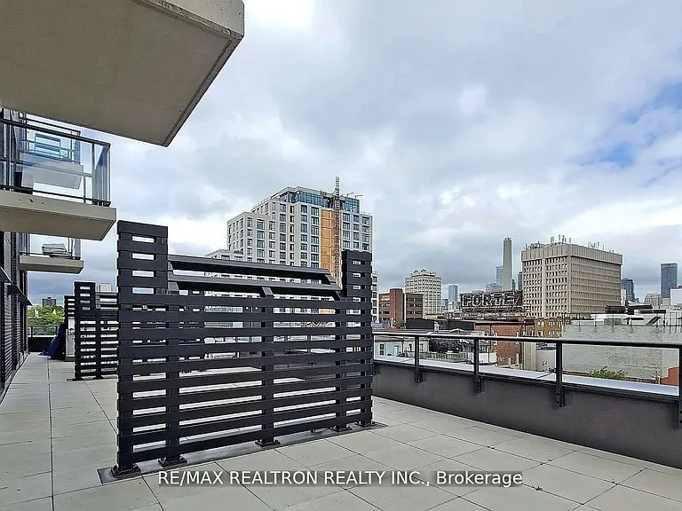 297 College St #917 — Photo 32