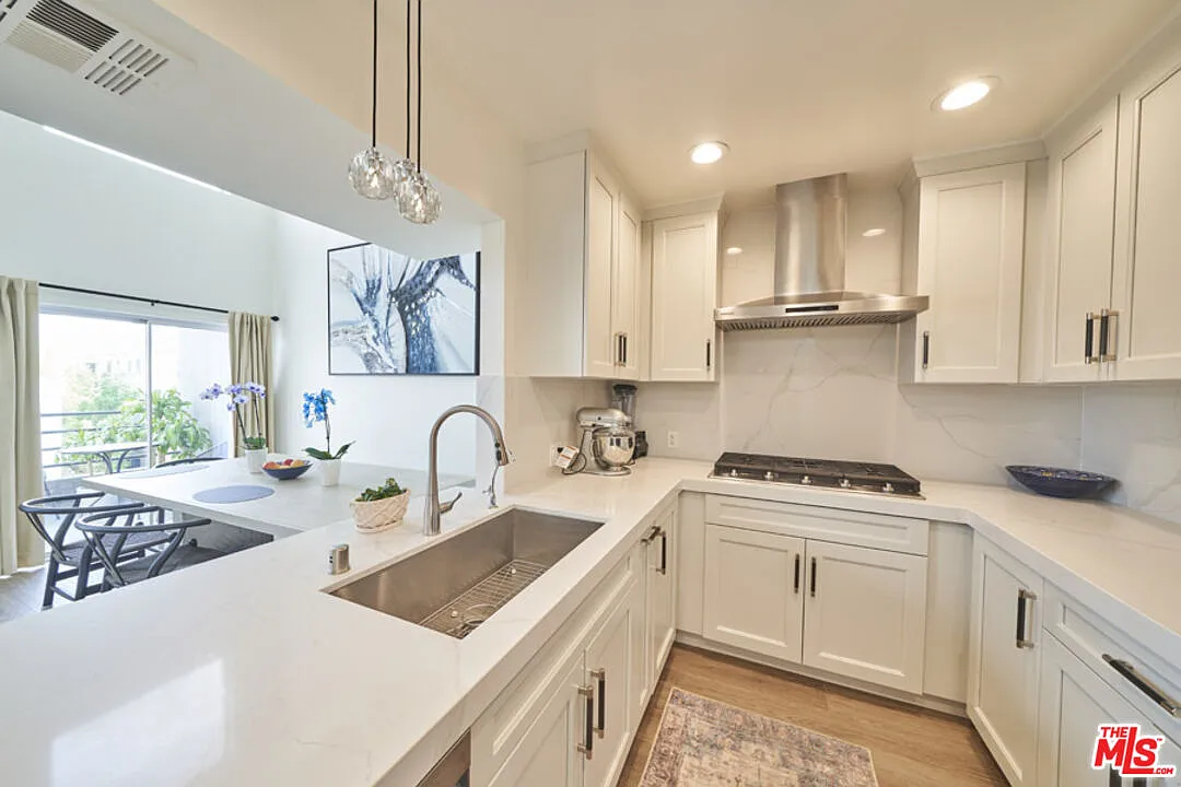 2 bed, 2.5 bath, 1640 sqft, $6,499 — Photo 1