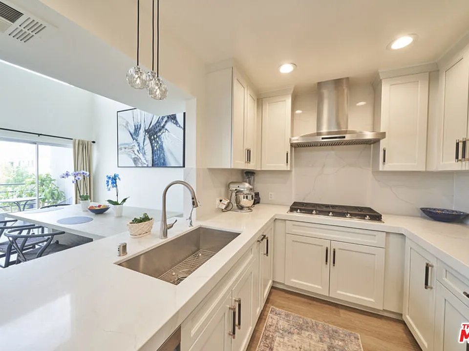 1617 S Beverly Glen Blvd #303