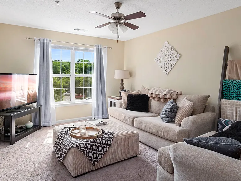 Madison Heights Luxury Apartments — Photo 28