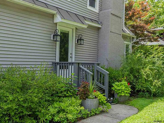 3rd image of 222 Crescent Ave