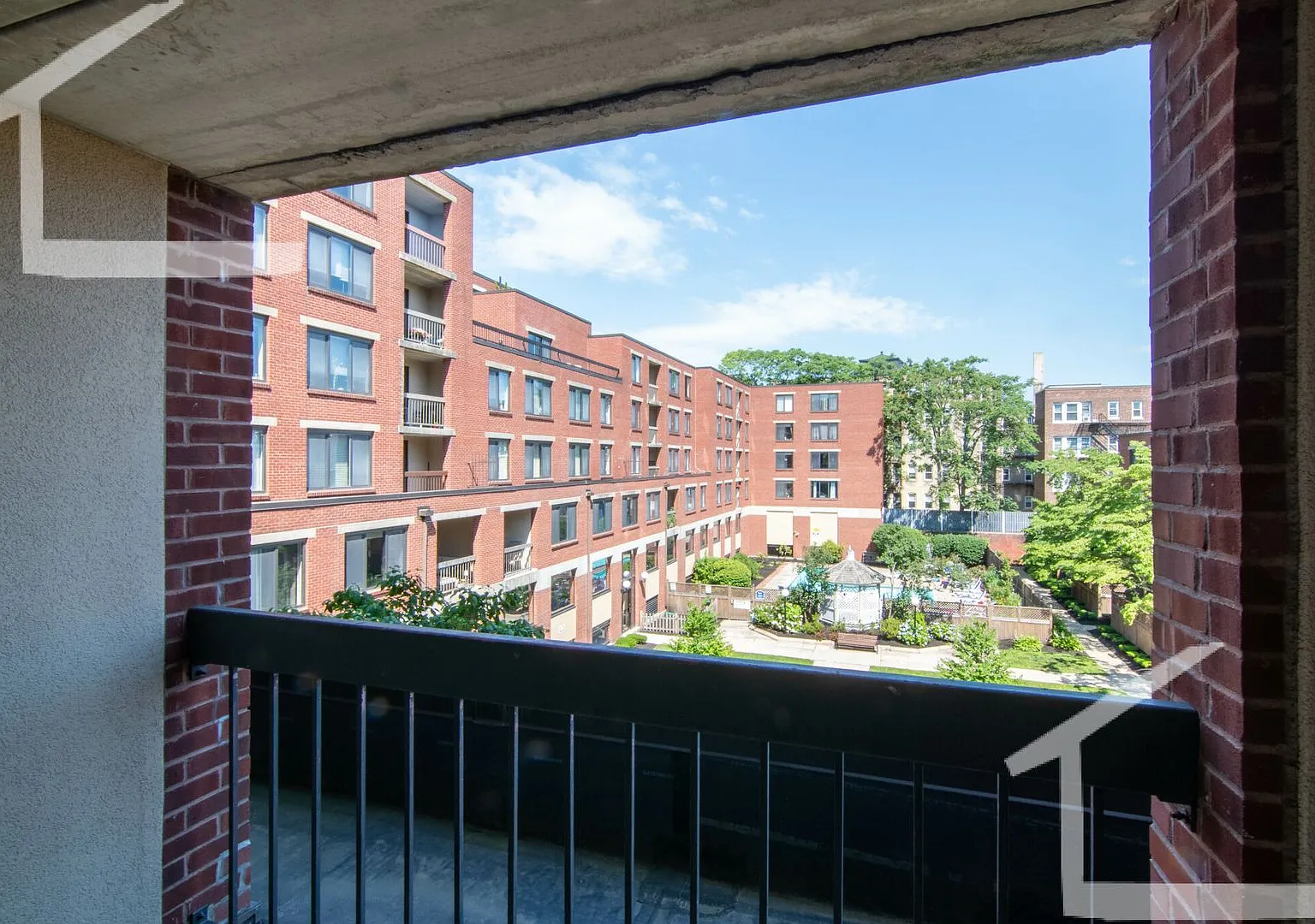 Charming 2 Bedroom-No Broker Fee — Photo 1