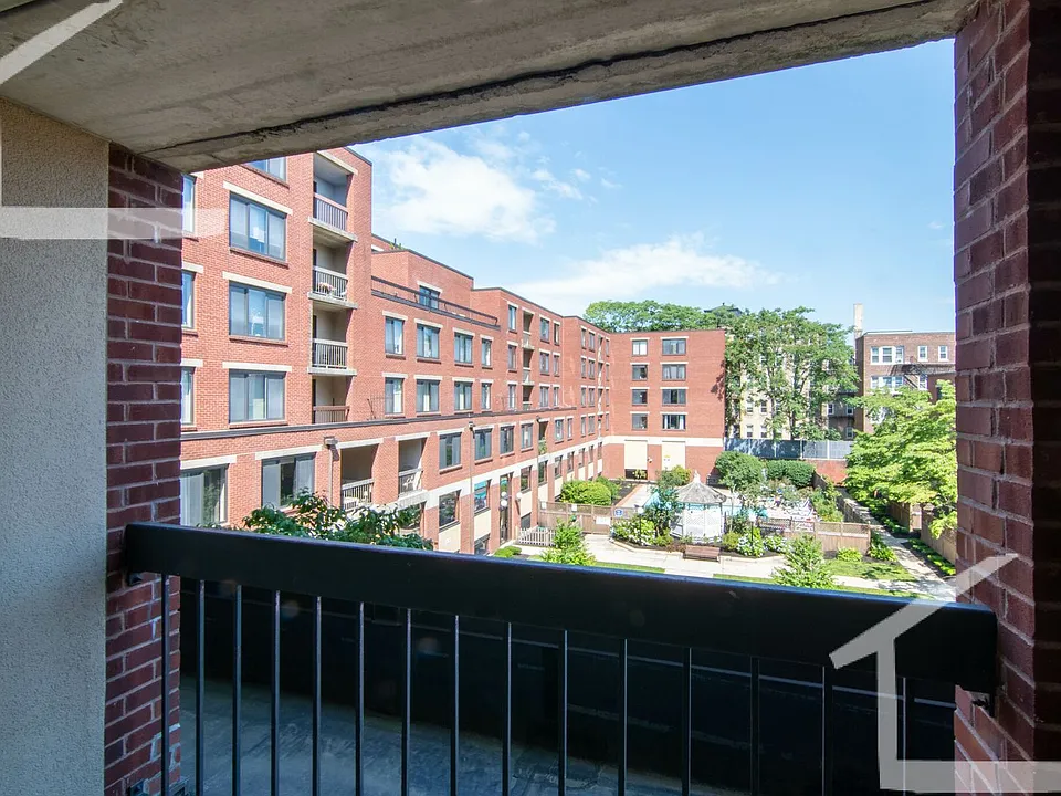97 Brainerd Rd #4