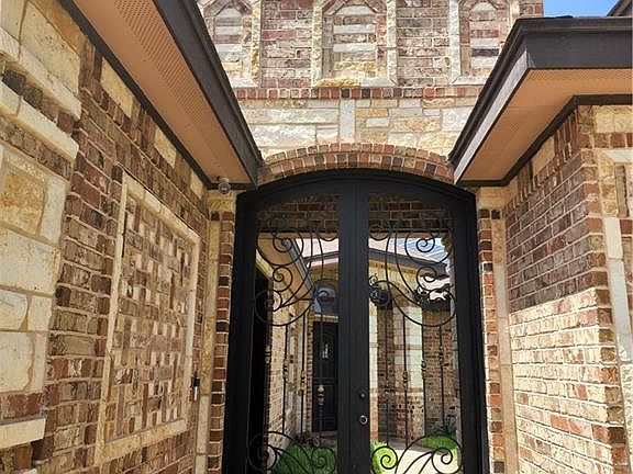 2nd image of 1515 Las Brisas Dr