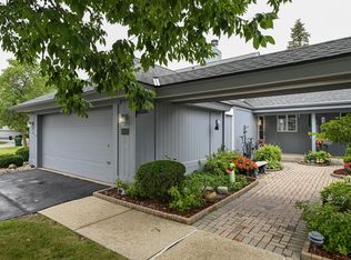 10037 N Kirkland Ct, Mequon, WI 53092