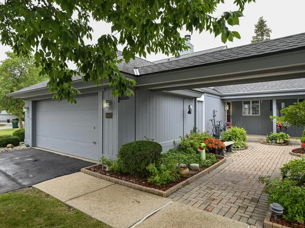 10037 North Kirkland COURT, Mequon, WI 53092