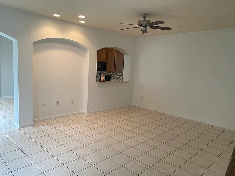 2900 Wentworth Ln — Photo 7