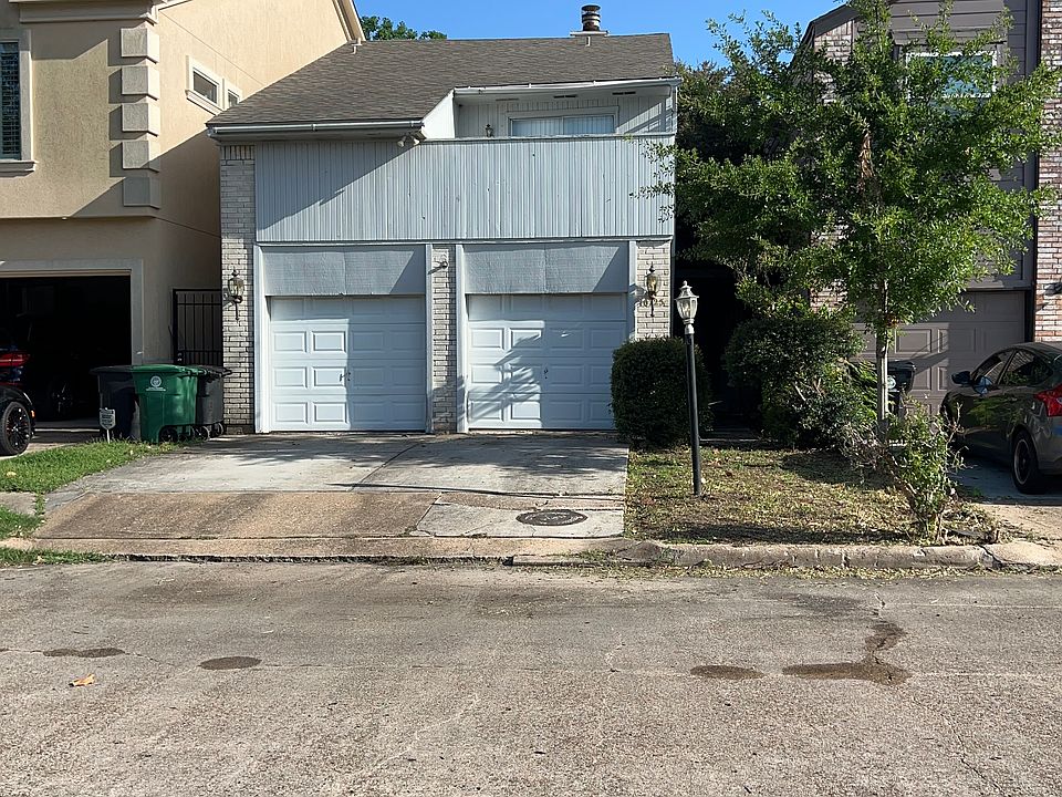 The front of the property. 3-bedroom 2-bathroom 2-story single family house with garage and balcony facing north.