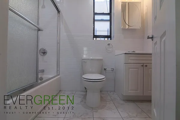 Rented by Evergreen Apartments BK | media 4