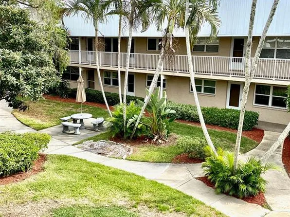10032 65th Ave N APT 17, Saint Petersburg, FL 33708