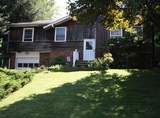 1 Barton Ln, Hopatcong, NJ 07843