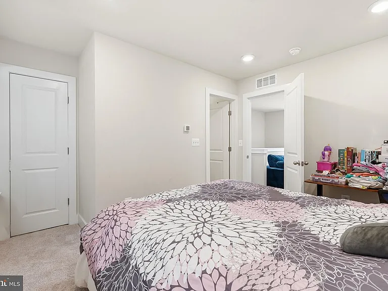 153 Locke St — Photo 35