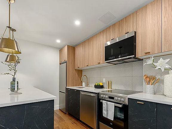 4th image of 142 Lenox Rd #2F