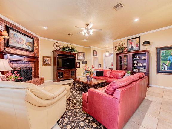 5th image of 319 Longhorn St