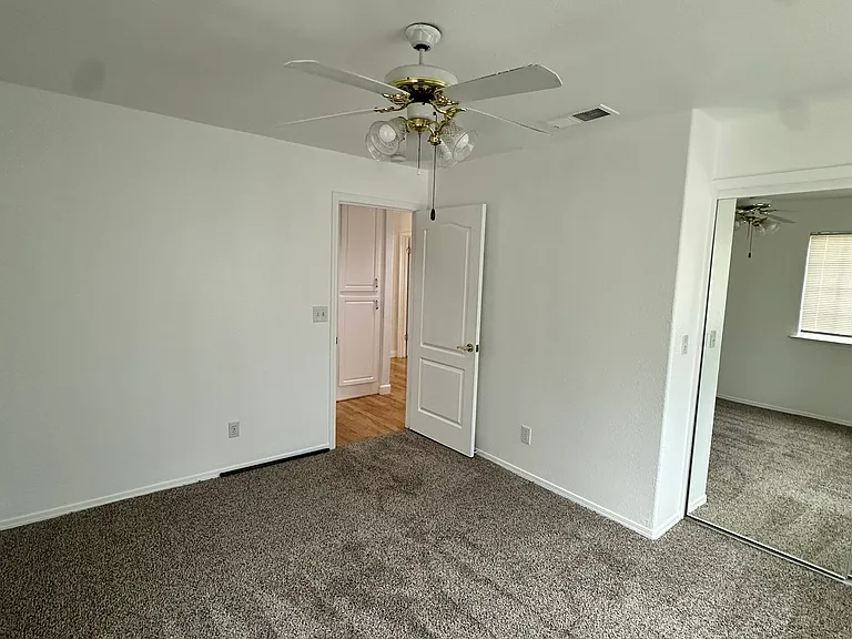 5753 W Bedford Ave — Photo 18