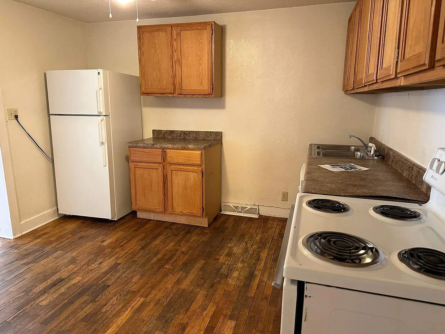 415 S High St — Photo 3