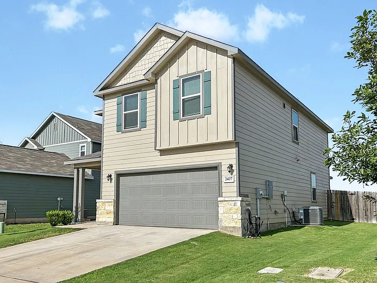 2437 Dielman Dr — Photo 10