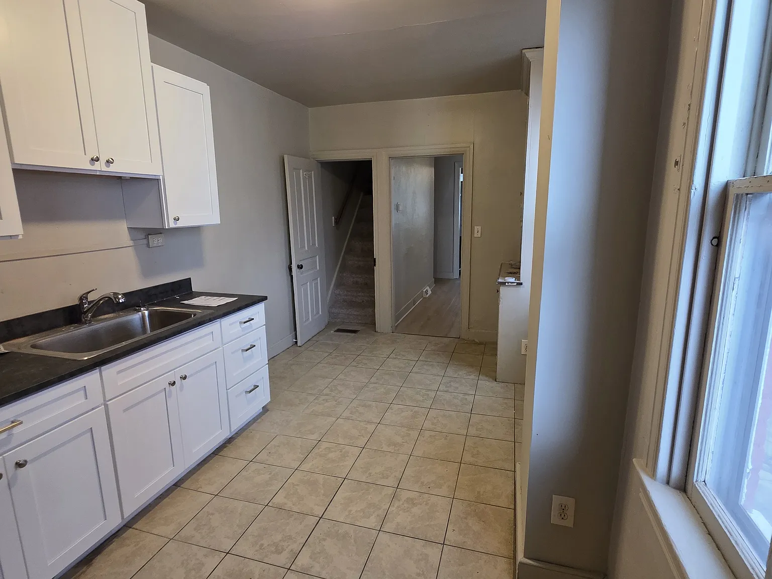 3 bed, 1140 sqft, $1,295 — Photo 2