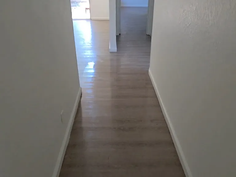 1952 Comstock Dr — Photo 2