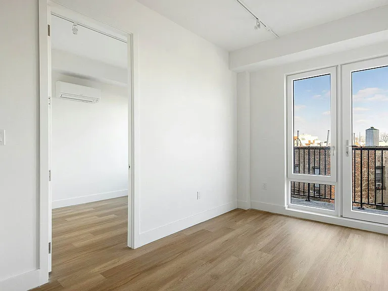 715 E 32nd St #5F — Photo 9