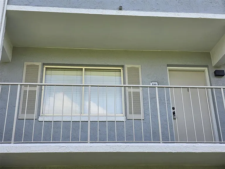 139 Oyster Bay Cir #220 — Photo 7