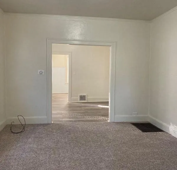602 E Republic St — Photo 4