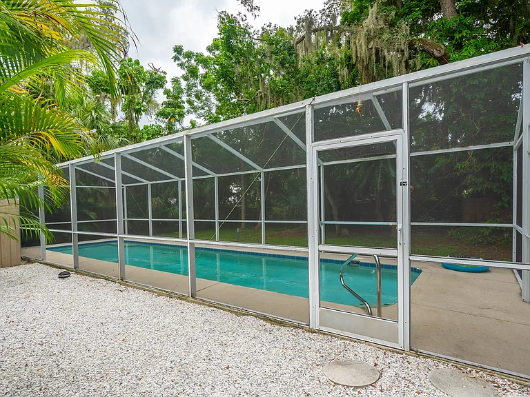 1010 Virginia Dr — Photo 34
