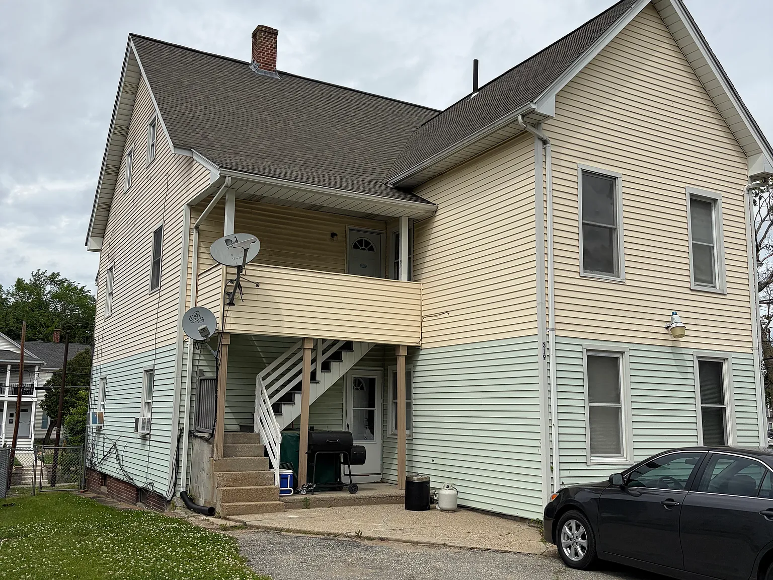3 bed, 900 sqft, $1,900 — Photo 1