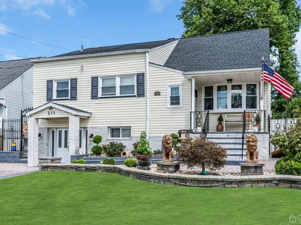 211 Arlington Dr, Fords, NJ 08863