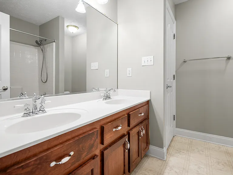 619 Greyshire Dr — Photo 38