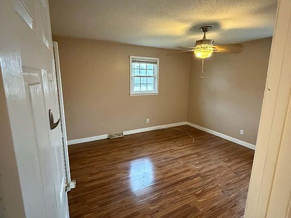 4th image of 3871 Karen Dr