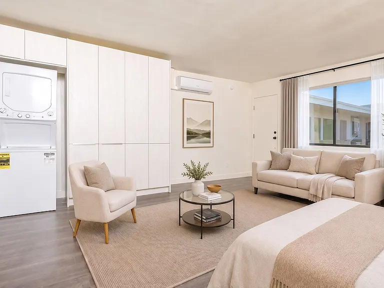Modern Renovated Studio at 1330 N Martel Ave., Los Angeles, CA 90046 — Photo 3