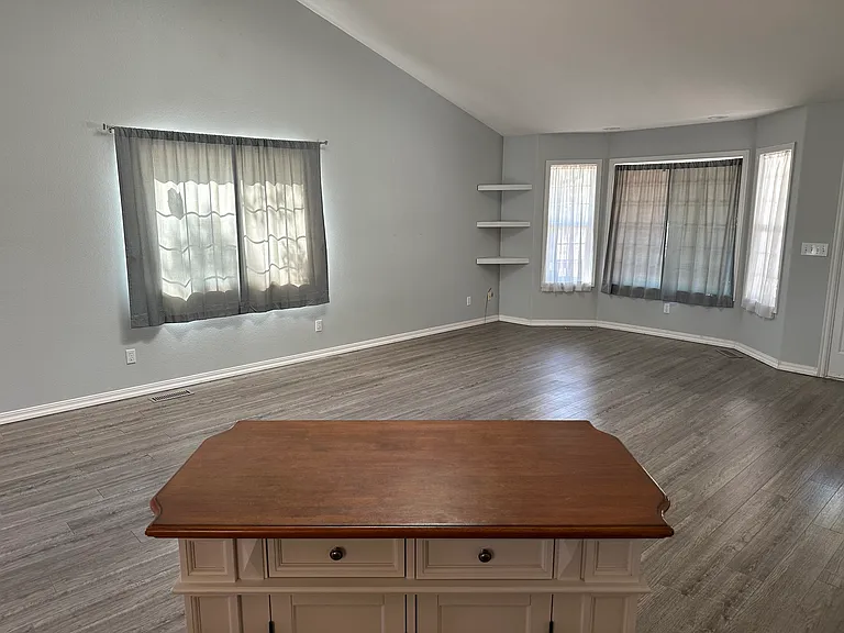 350 Walnut Ln — Photo 6