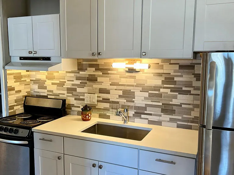 1717 Summit St #1E — Photo 1