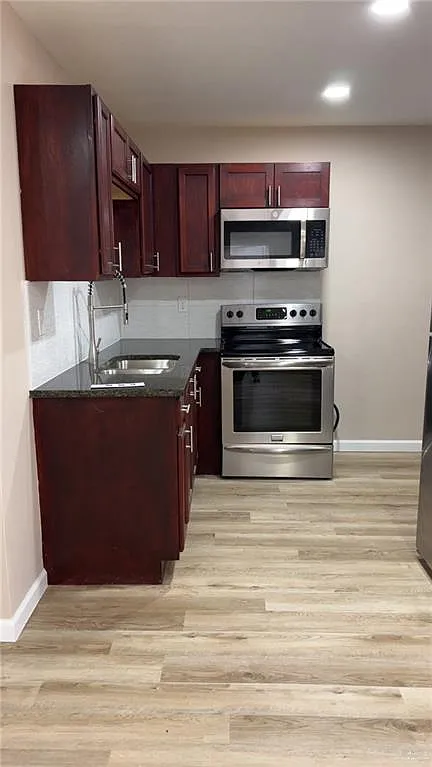 2 bed, 1.0 bath, 576 sqft, $750 — Photo 2